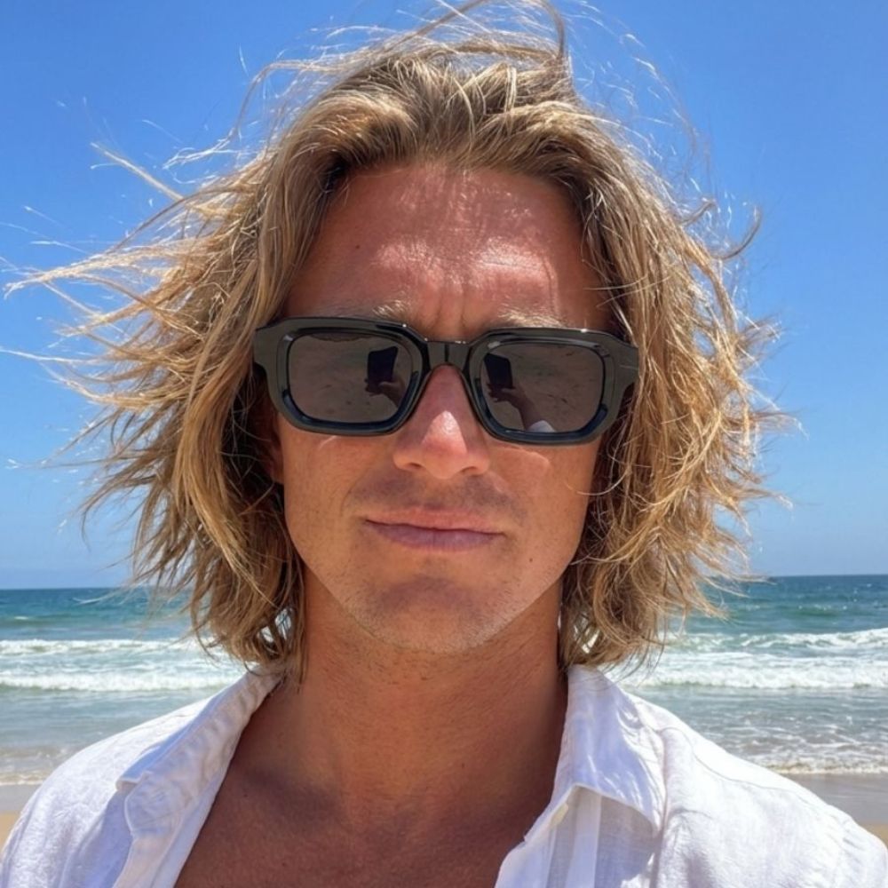 EYEKØNIK customer wearing eyewear